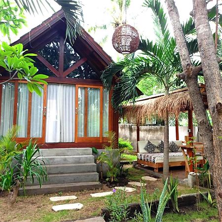 Bintang Tiga Bungalows 길리 아이르 외부 사진