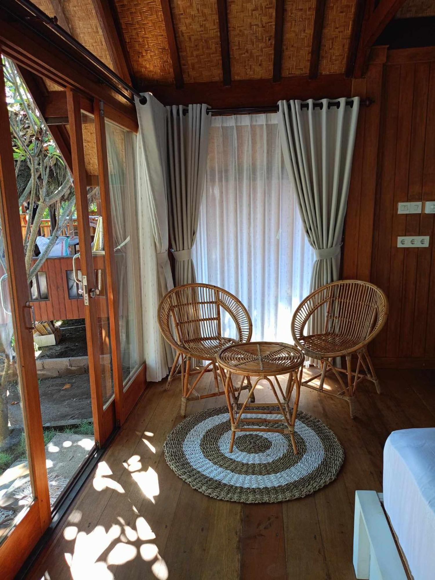 Bintang Tiga Bungalows 길리 아이르 외부 사진