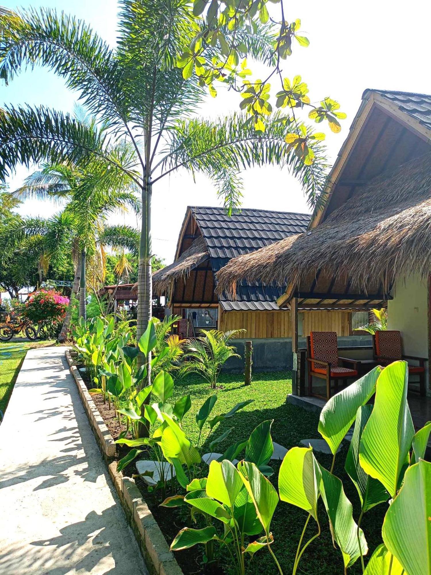Bintang Tiga Bungalows 길리 아이르 외부 사진