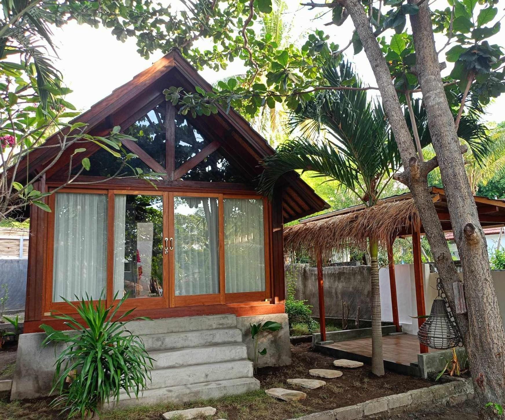 Bintang Tiga Bungalows 길리 아이르 외부 사진