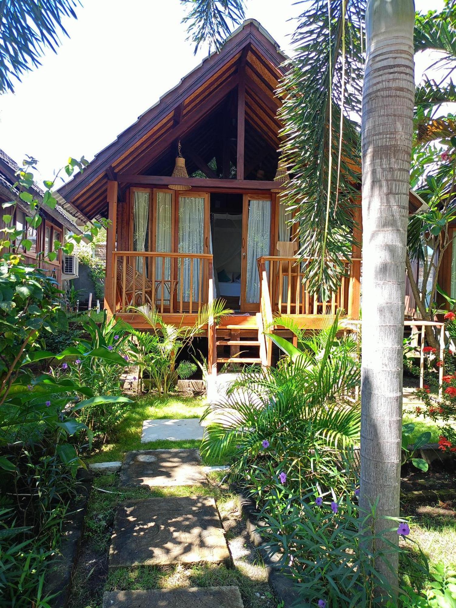 Bintang Tiga Bungalows 길리 아이르 외부 사진