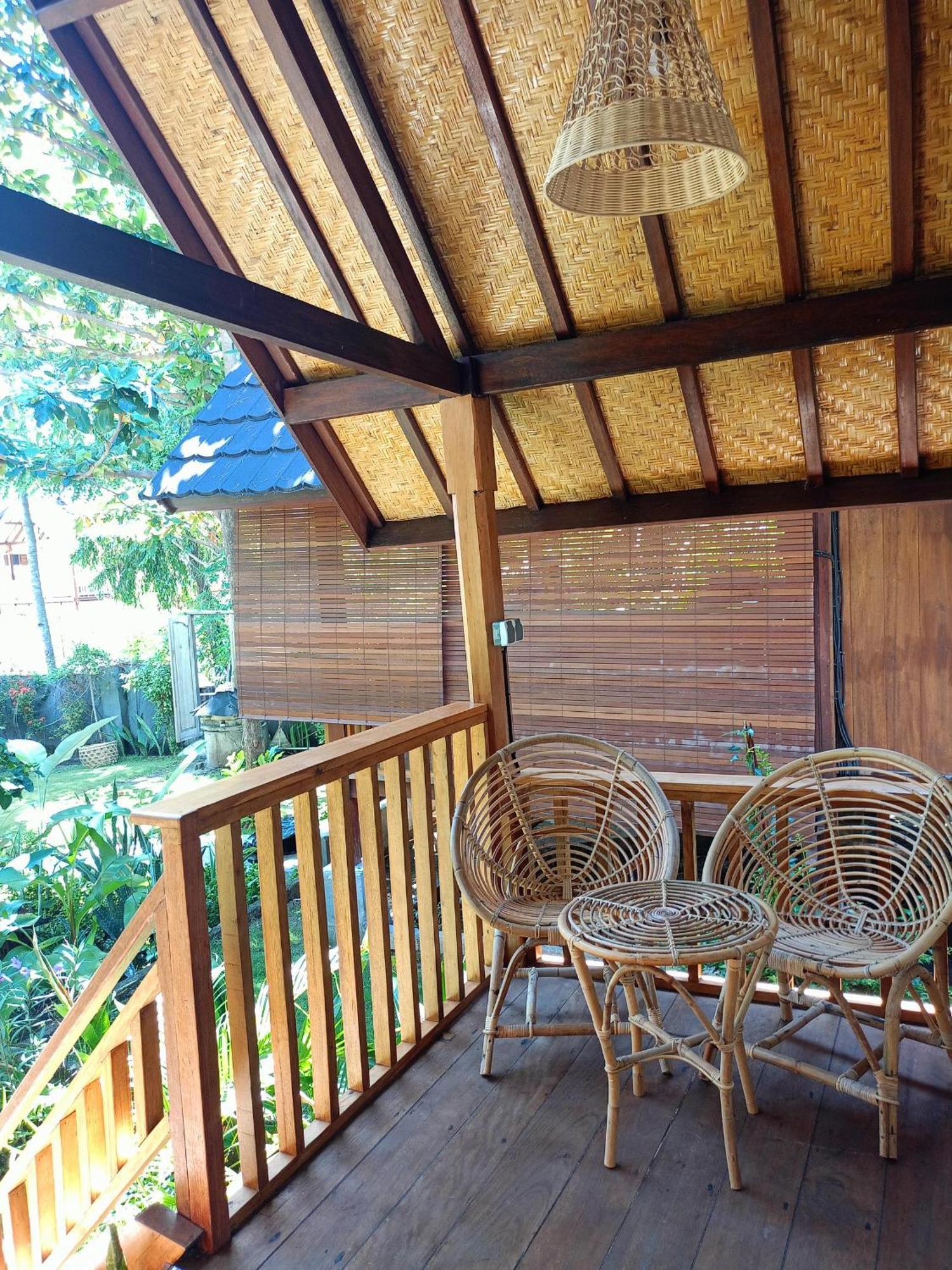 Bintang Tiga Bungalows 길리 아이르 외부 사진